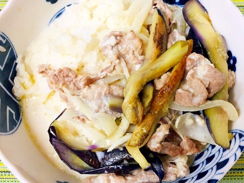 茄子と玉ねぎと牛肉のホワイトビーフストロガノフ♪